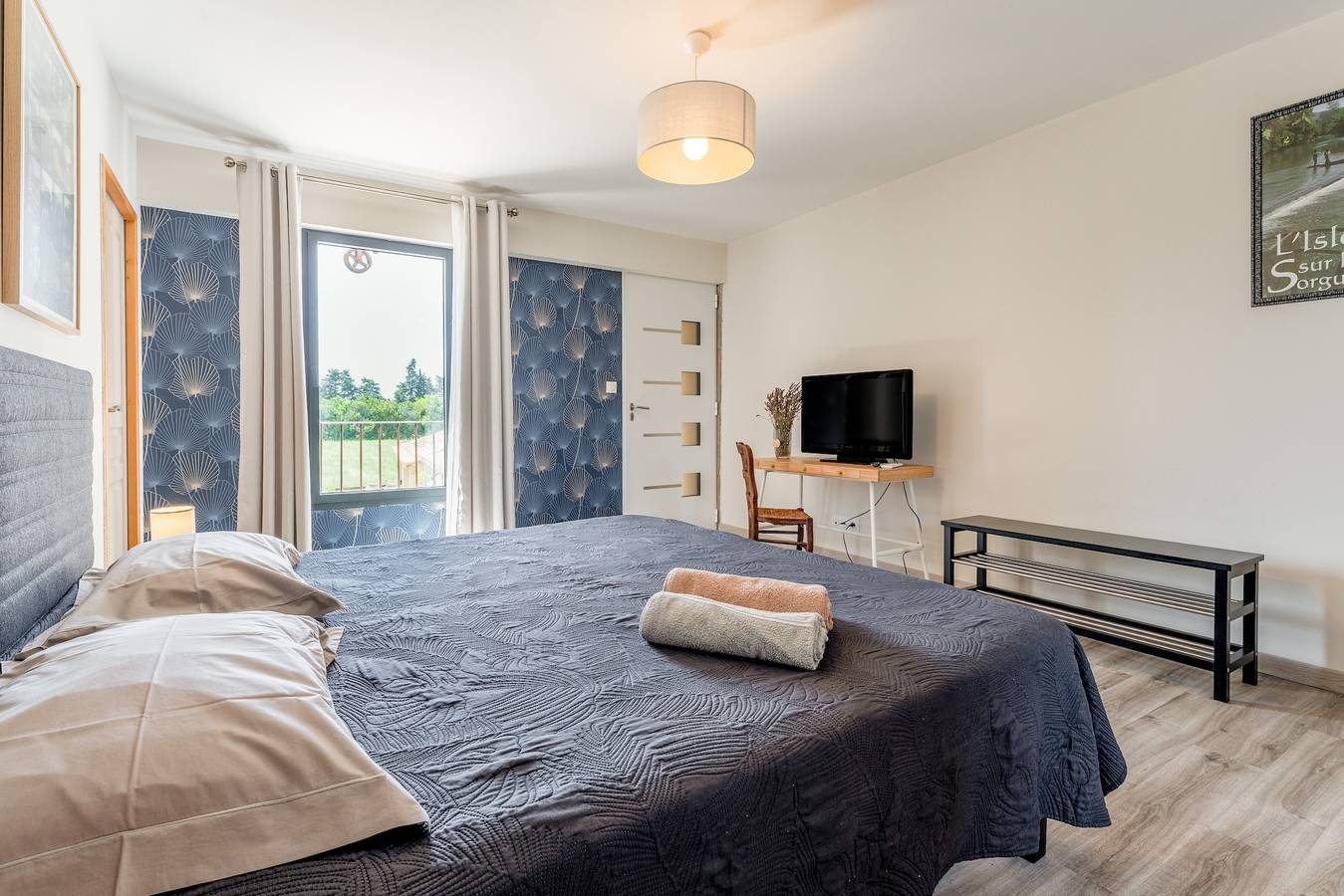 Bed and Breakfast 'Le Grenier' con piscina compartida, Wi-Fi y aire acondicionado in L'Isle-sur-la-Sorgue, Vaucluse
