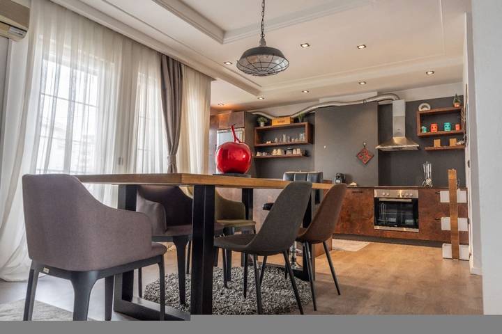 Ganze Wohnung, Ferienwohnung für 6 Personen mit Balkon in Pristina, Kosovo