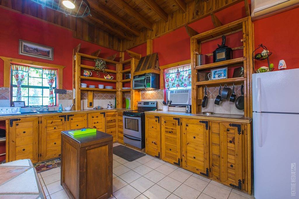 V # 1 Geräumiges Haus in Sam Rayburn: Urlaubsangeln. Bestes Preis-Leistungs-Verhältnis, viele Parkplätze in Sam Rayburn Reservoir