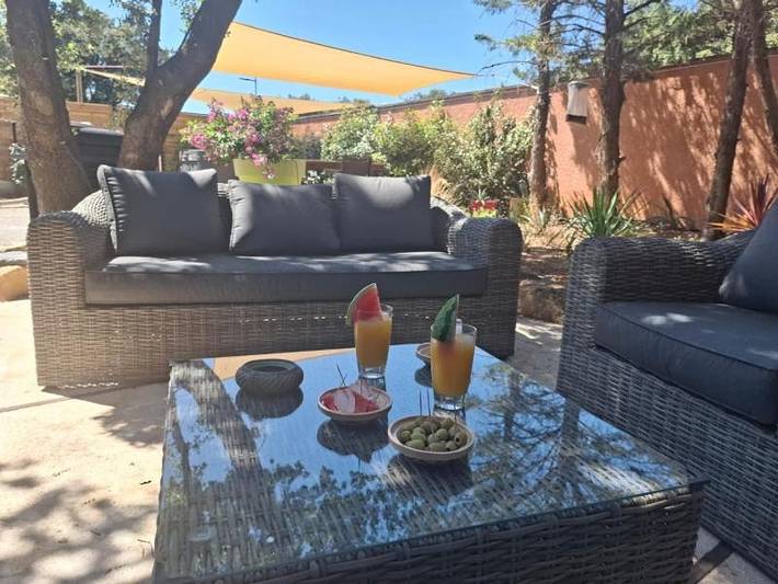 Location de vacances pour 2 personnes, avec jacuzzi et jardin à Aureille