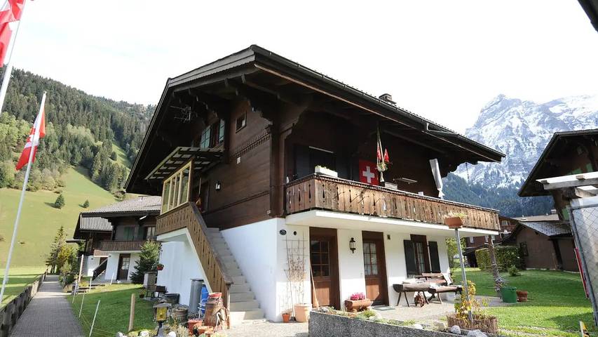 Hütte für 7 Personen, mit Terrasse in Lenk