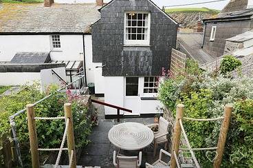 Waypast is a cosy cottage in Port Isaac, Pentire Point - Widemouth
