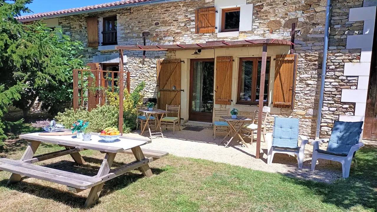 Maison de vacances pour 5 personnes avec piscine in Saint-Jean-de-Sauves, Vienne (France)