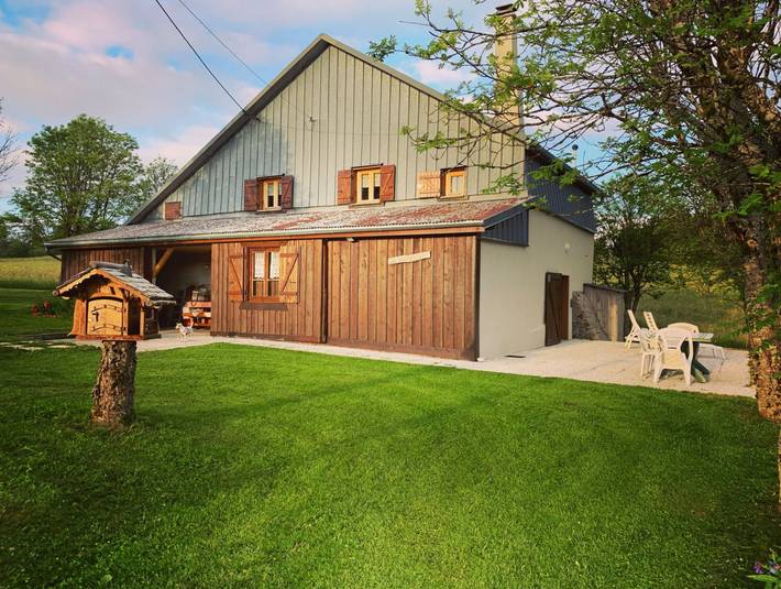 Gîte pour 7 personnes, avec terrasse et jardin, animaux acceptés à Lullin