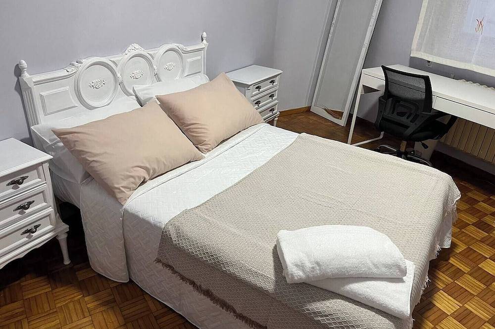 Entire apartment, Artur Ii Apartment (University) in Ourense, Ourense Region