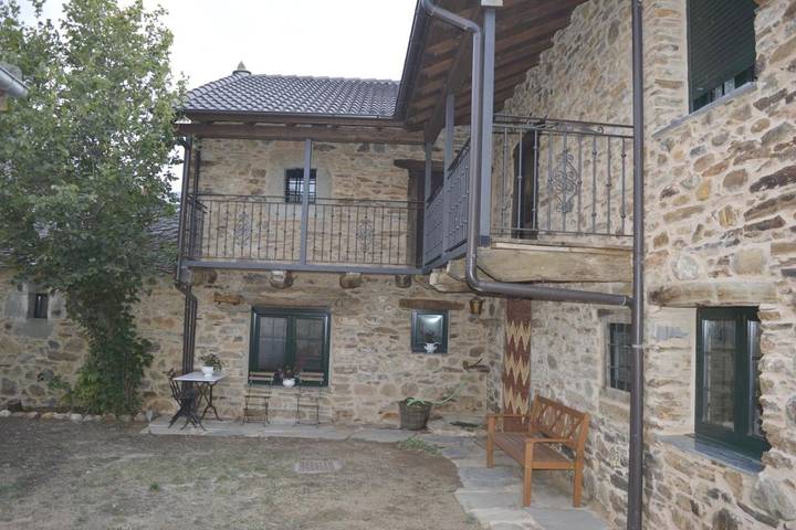 Casa rural para 9 personas, con Balcón además de Terraza y Jardín en Maragatería