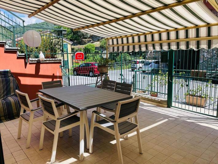 Ferienwohnung für 5 Personen, mit Balkon und Terrasse sowie Garten und Ausblick in Avegno