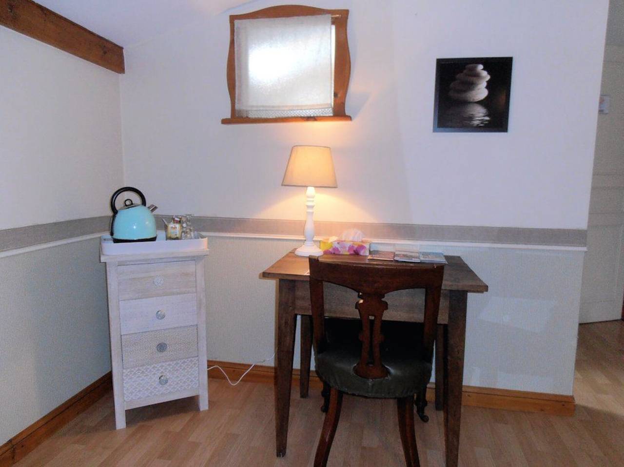 Gästezimmer „Chambre Rêverie“ mit gemeinsamer Terrasse, Garten und Wlan in Polignac, Haute-Loire