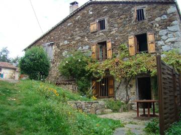 Gîte pour 5 personnes, avec terrasse et jardin à Serres-sur-Arget