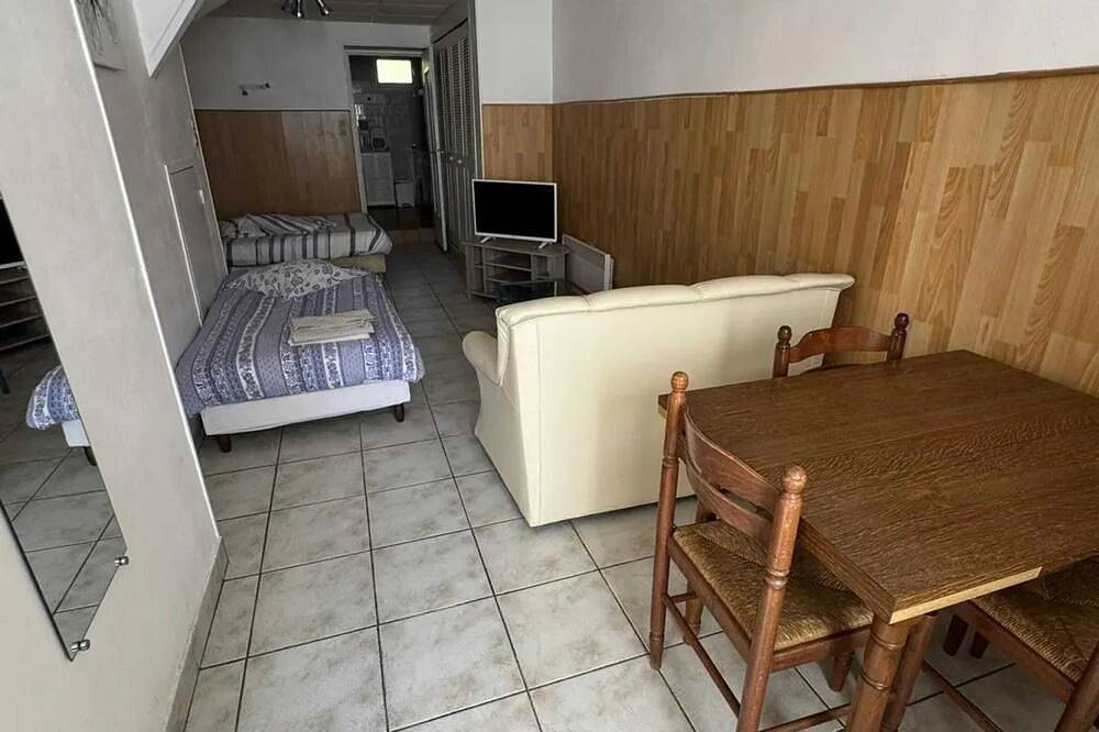 Entire apartment, Homerez - Apartment in Néris-les-Bains in Néris-les-Bains, Montluçon region