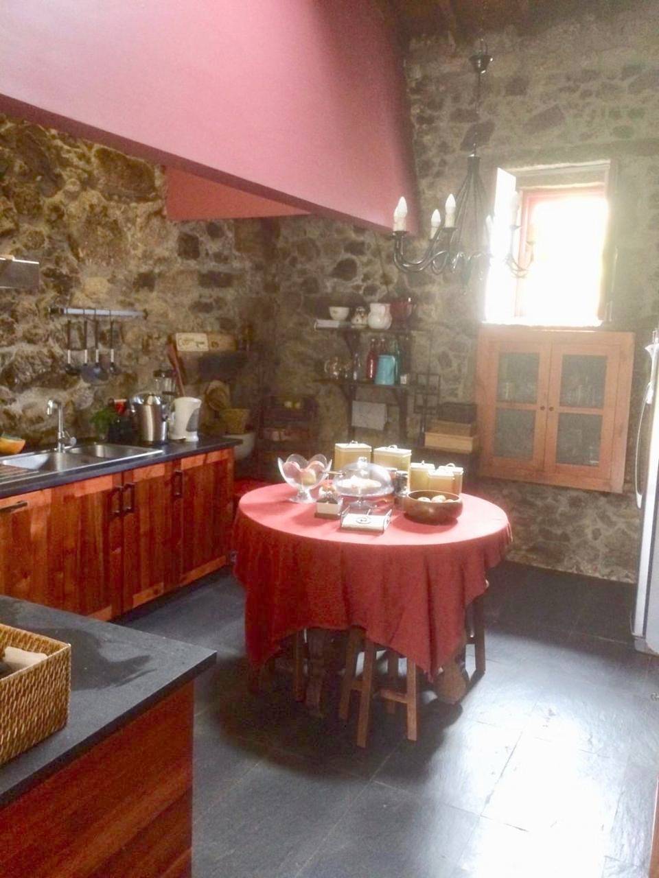 Triple Room with Private Bathroom in Ribeira do Neiva, Distrito de Braga