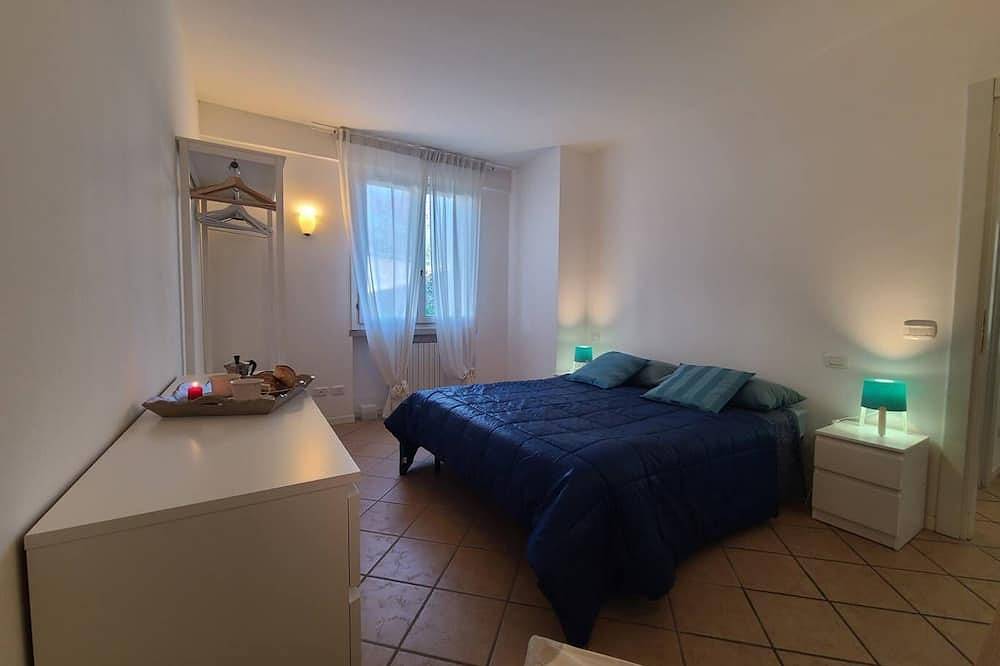 Geheel appartement, Sandra apartment with pool in Lonato, Garda Bergen