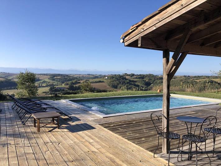 Gîte pour 9 personnes, avec Terrasse ainsi que Jardin et Piscine à Saint-Ybars