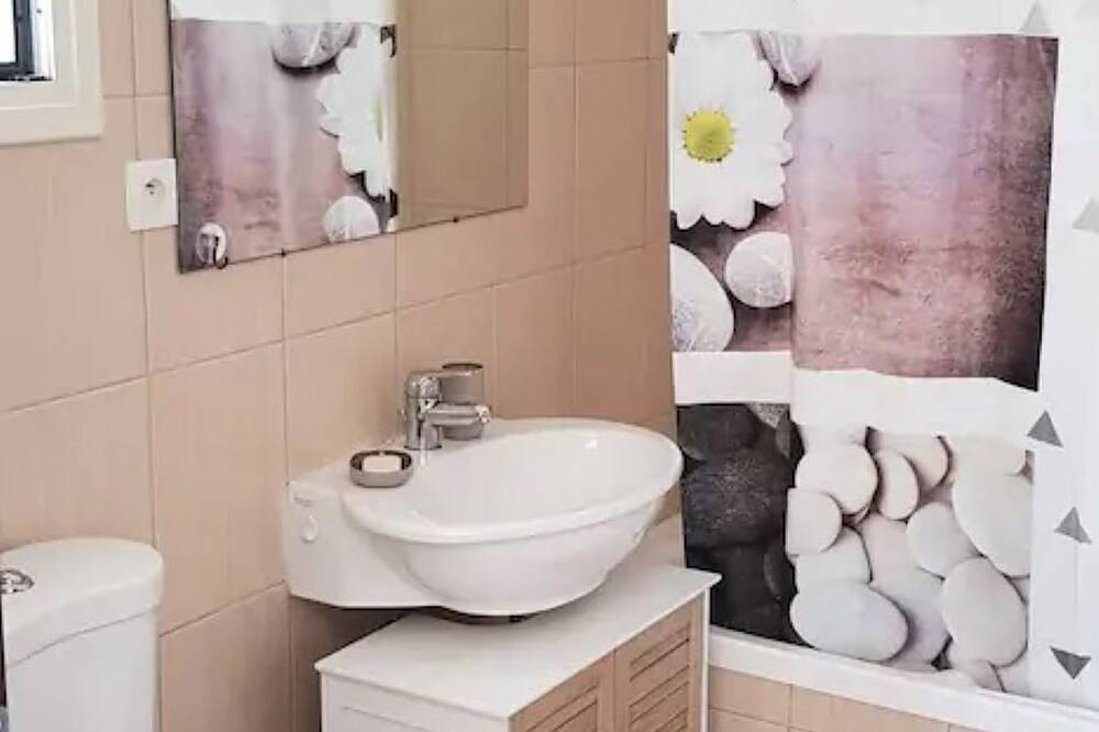 Appartement entier, Charmant Duplex climatisé dans Résidence avec piscine et pataugeoire in Losari, Belgodère
