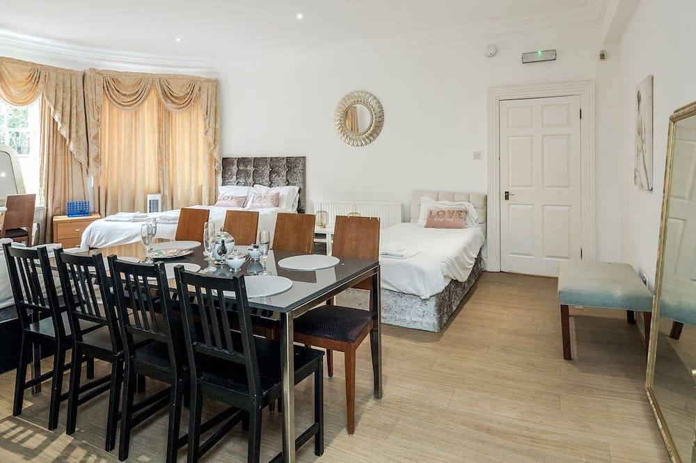 Large  House 6 Apartments with 15 rooms 12 bathrooms for the Larger Groups Only in Tower Hamlets, London