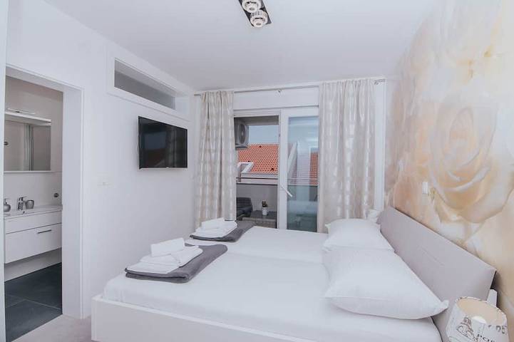 Appartement entier, Résidence de Luxe 3 Chambres avec Terrasse et Vue sur la Mer in Novalja, Pag