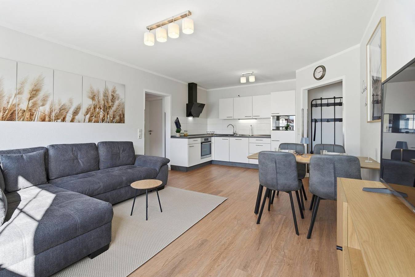 Ganze Wohnung, Komfortable Ferienwohnung mit Balkon und Parkplatz im Herzen von Zingst in Zingst, Fischland - Darß - Zingst