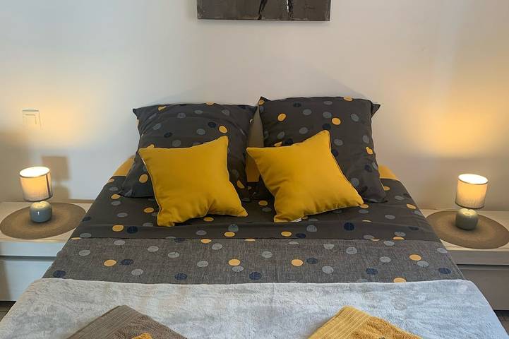 Ganze Wohnung, Apartment T2 Sea View, Air-conditioned, 4 People swimming pool in the residence in Sant Ambroggio, Lumio