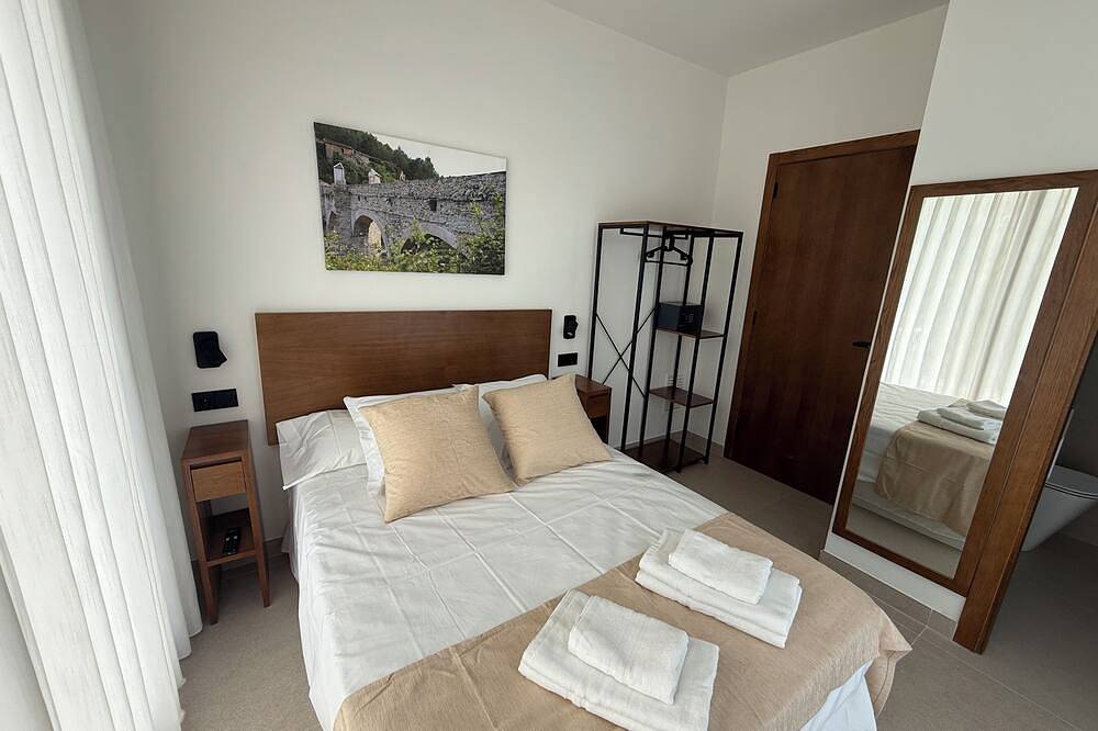 Villa Raquel Montanejos, 12 personas, 6 baños, piscina, jardín, barbacoa. in Montanejos, Provincia de Castellón