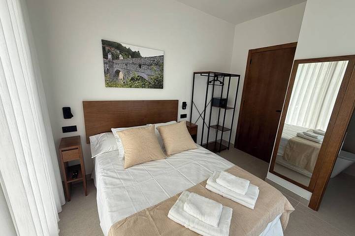 Villa Raquel Montanejos, 12 personas, 6 baños, piscina, jardín, barbacoa. in Montanejos, Provincia de Castellón
