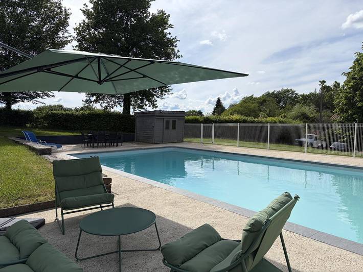 Gîte pour 6 personnes, avec jardin ainsi que terrasse et piscine à Solignac (homonymie) - 3