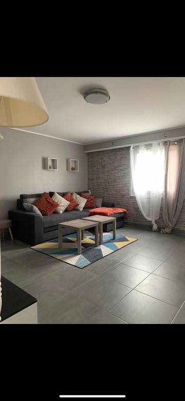 Gîte pour 3 personnes, avec bassin pour enfant ainsi que vue et jardin à Châtenoy-le-Royal