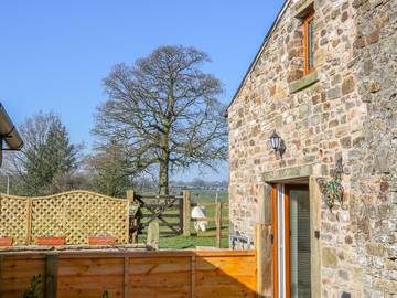 Log Cabin for 3 People in Forest of Bowland, Photo 1