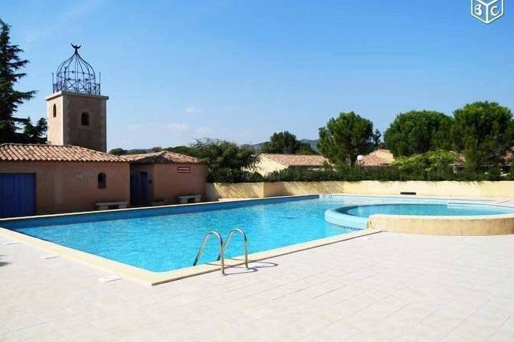 Ferienhaus für 6 Personen, mit Terrasse und Garten sowie Pool