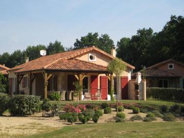 Cottage pour 4 personnes, avec piscine ainsi que terrasse et jardin, animaux acceptés à Les Forges