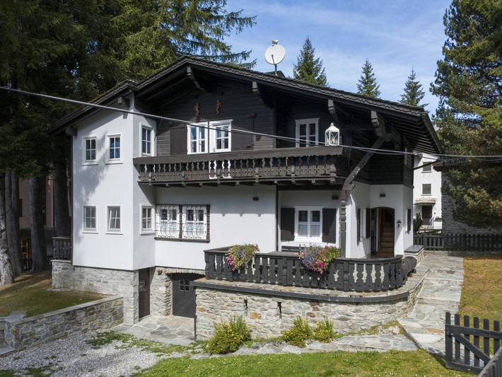 Casa vacanza per 9 persone, con Balcone e Idromassaggio nonché Giardino e Sauna a Madesimo