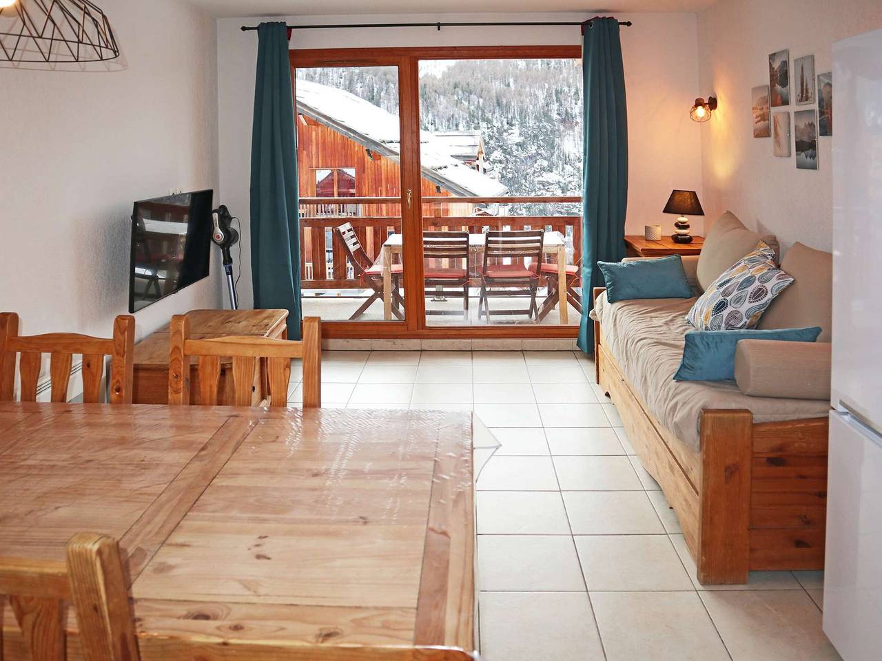 Entire apartment, Ski-in/Ski-out Apartment with Pool, 4/5 people, Les Orres 1800 in Les Orres, Écrins National Park
