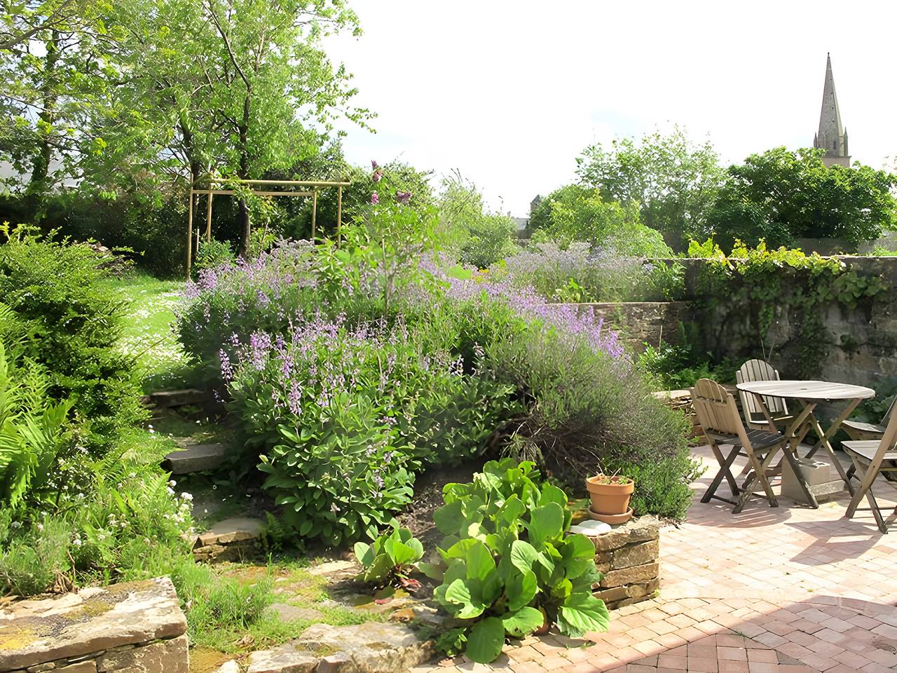 Bed & Breakfast 'Sferenn – Chambre d’hôtes' mit Gemeinschaftsterrasse, Garten und Wlan in Baden, Côte des Mégalithes