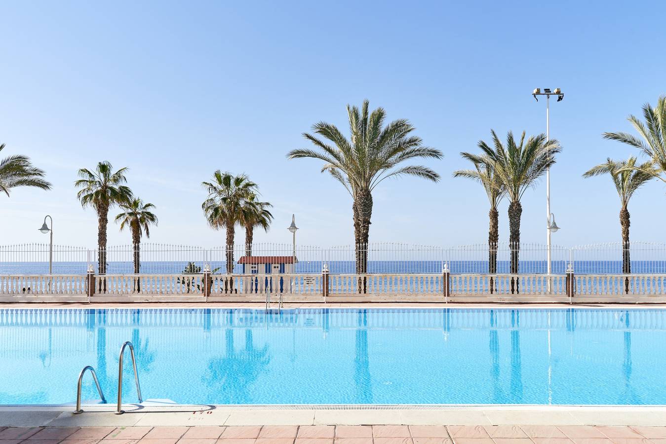 Apartamento entero, "Apartment in Algarrobo Costa" con vistas al mar, piscina, Wi-Fi, A/C, terrazas y jardín in Algarrobo Costa, Algarrobo