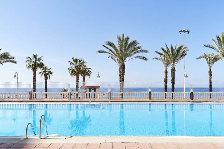 Apartamento para 4 personas, con Balcón además de Jardín y Piscina para niños en Axarquía