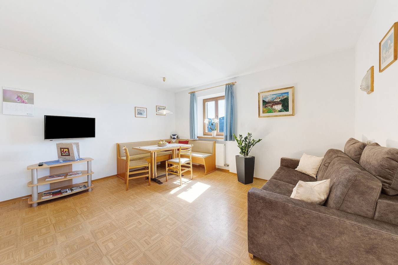 Ganze Wohnung, Ferienwohnung 'Moar im Rumsein - Etschblick' mit Bergblick, Garten, Spielplatz & Wlan in Jenesien, Sarntaler Alpen