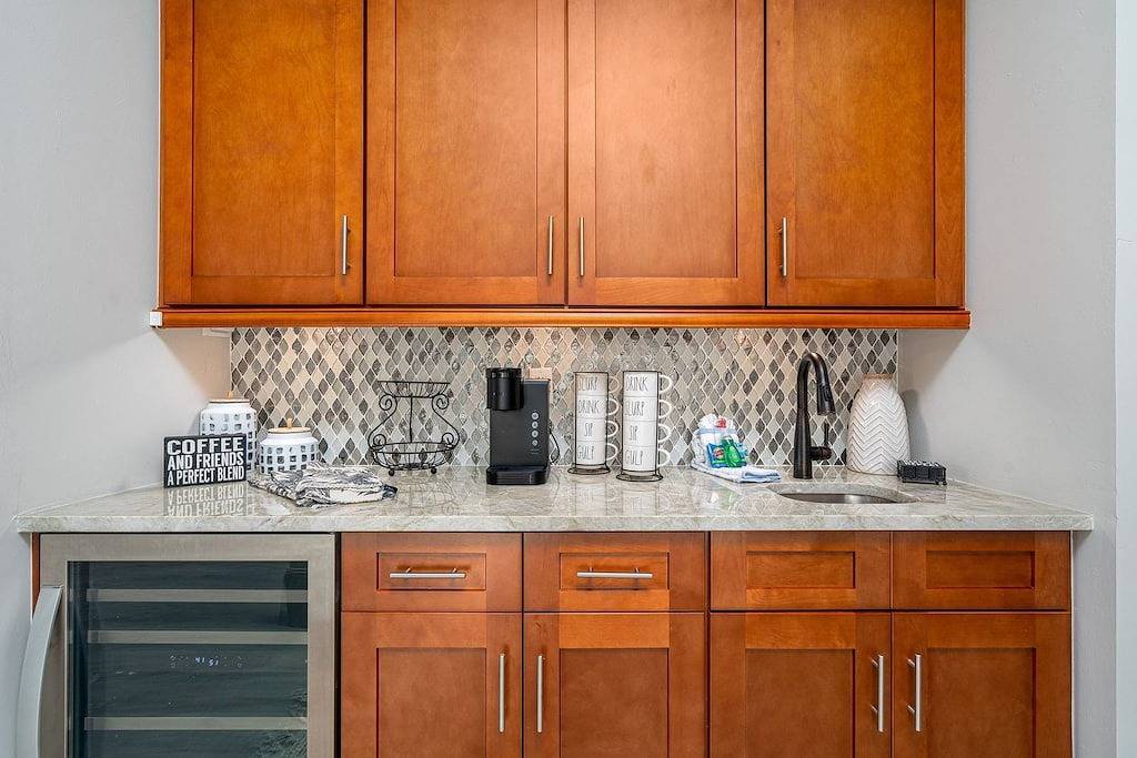 661 Beach-to-Bay 5Br: Pool, Spa, Gulf Views, Elevator in Fort Myers Beach, Estero Island