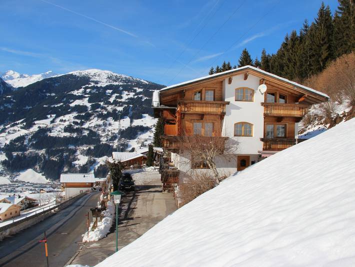 Vakantieappartement voor 5 personen, with tuin and uitzicht as well as balkon in Zillertal Arena