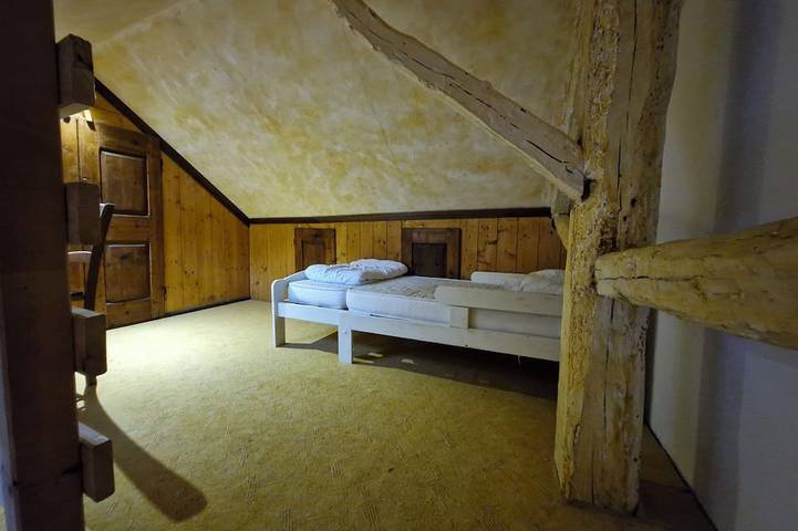 Location de vacances pour 14 personnes, avec terrasse ainsi que jardin et piscine à Faucon-de-Barcelonnette - 4