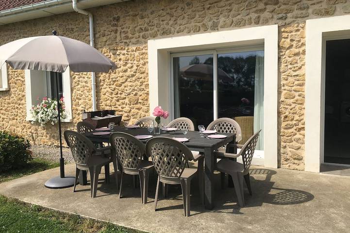 Gîte pour 10 personnes, avec terrasse et jardin