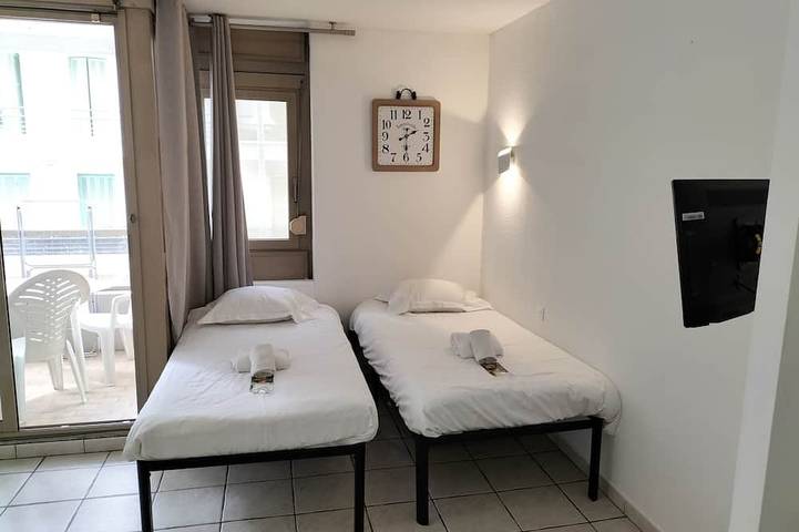 Ganze Wohnung, Studio-201-Ensuite mit Bad-Stadtblick in Juan-les-Pins, Antibes