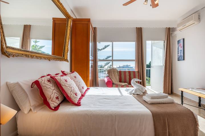 Entire apartment, Studio Apartment Carihuela Palace in Resort with Wi-Fi, Balcony, Garden, Terrace & Pool; Parking Available in La Carihuela, Torremolinos
