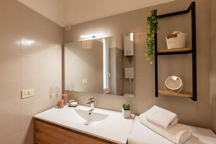 Appartement entier, Appartement de vacances pour 2 personnes avec balcon/terrasse in San Remo, Commune de Sanremo