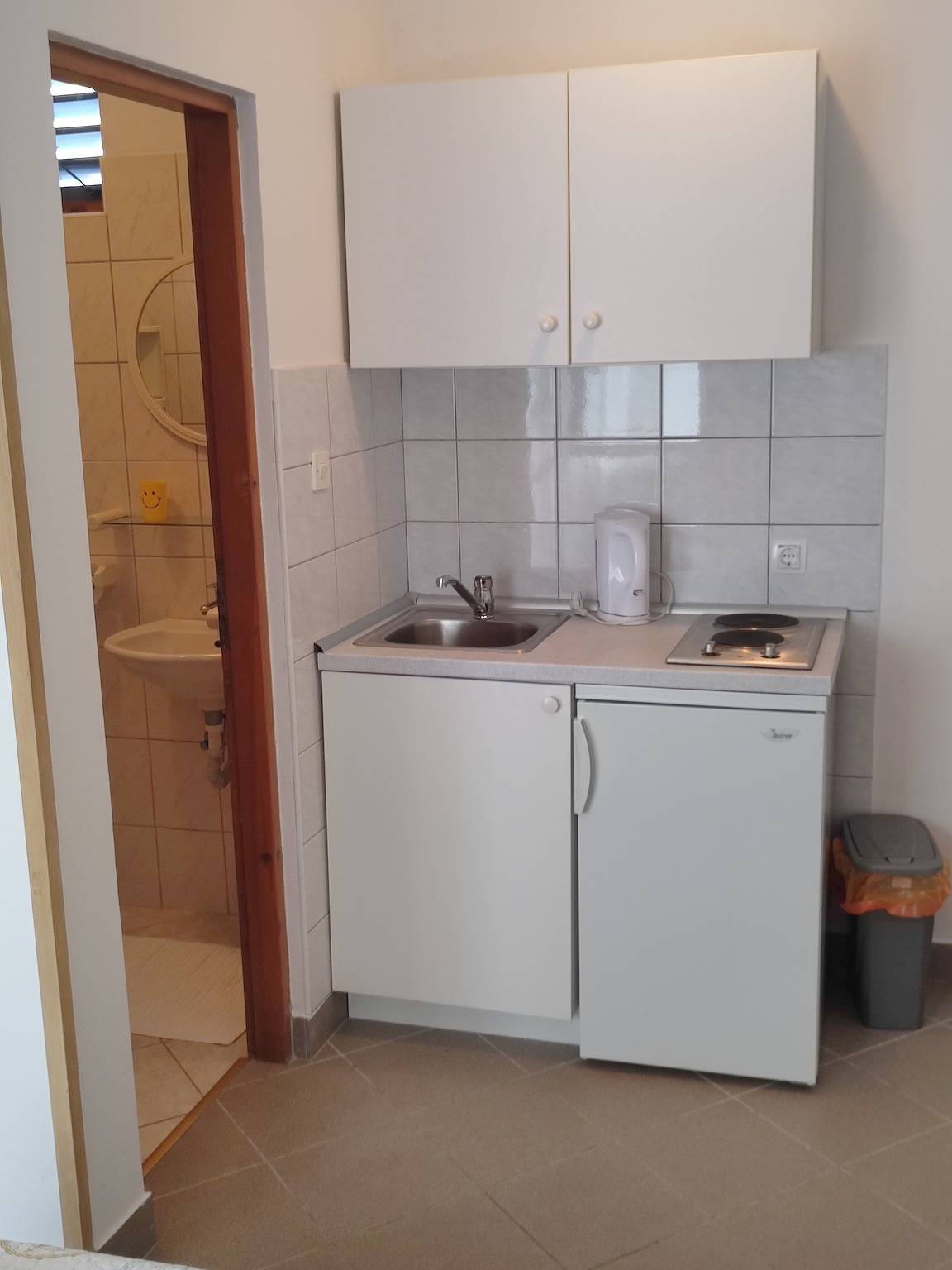 Ganzes Studio, Studio für 2 Personen mit Balkon in Prvić Luka (Kroatische Adria), Prvić Luka