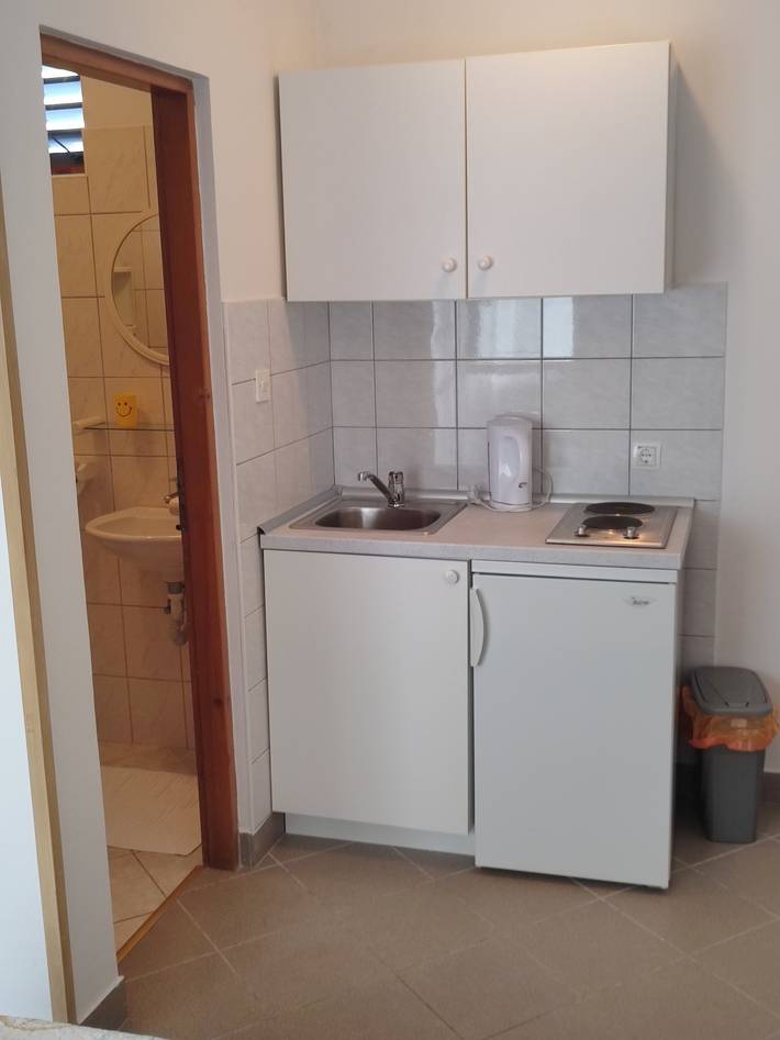 Ganzes Studio, Studio für 2 Personen mit Balkon in Prvić Luka (Kroatische Adria), Prvić Luka