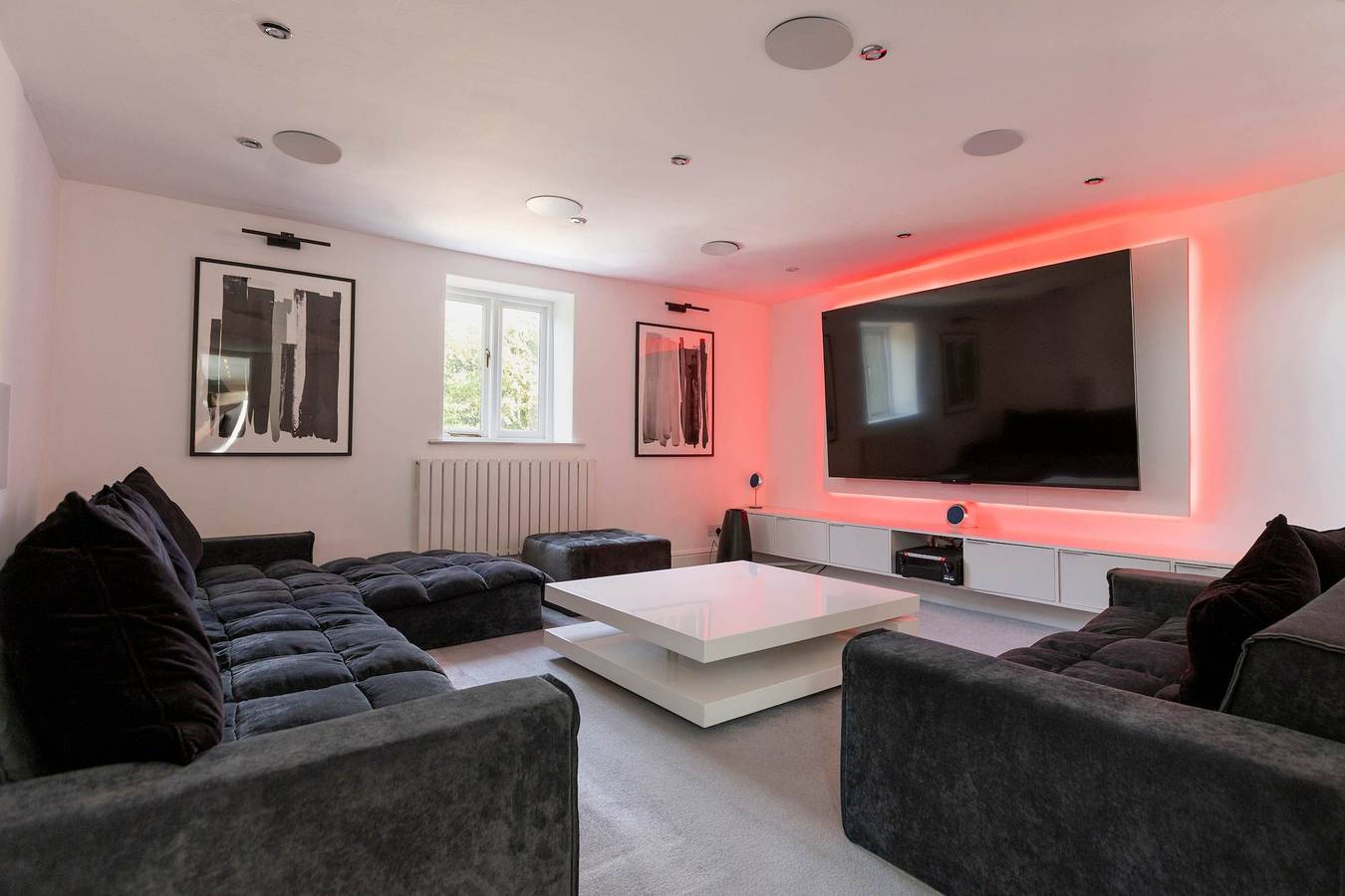 Entire apartment, Cawston Barn - luxury 6-bedroom in Warwickshire