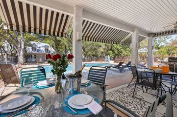 Vacation Rental for 15 Guests in Horseshoe Bay, Llano County, Picture 4