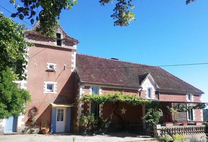 Location de vacances pour 6 personnes, avec Terrasse ainsi que Jardin et Vue à Goujounac