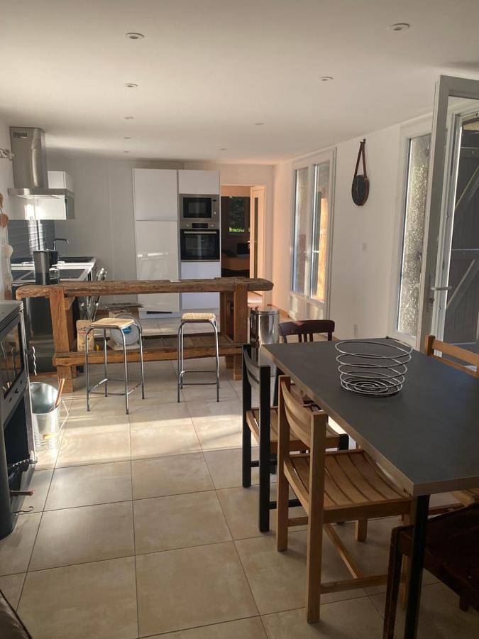 Gîte pour 6 personnes, avec Terrasse ainsi que Piscine et Vue à Avèze (Languedoc-Roussillon)