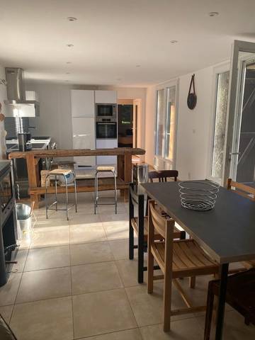 Gîte pour 6 personnes, avec terrasse ainsi que vue et piscine à Avèze (Languedoc-Roussillon)