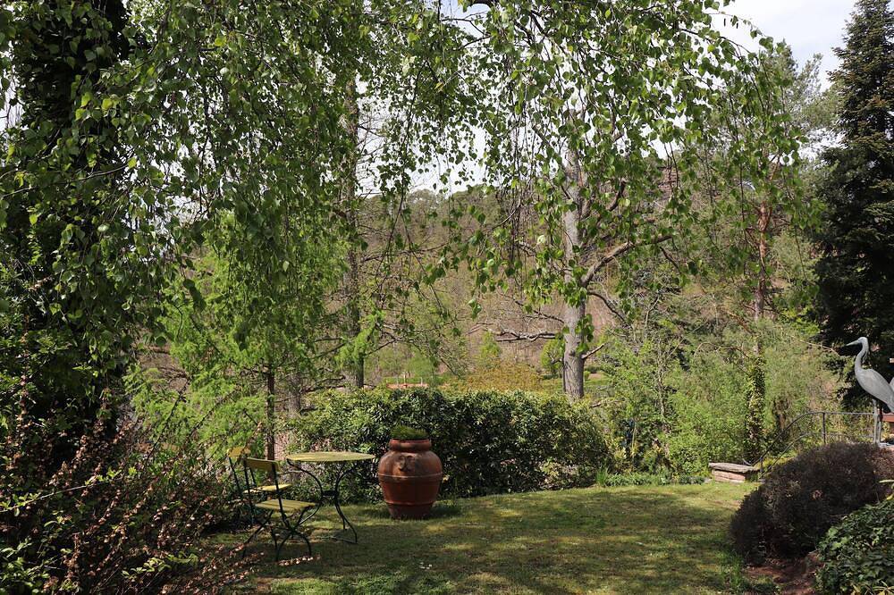 Forsthaus Zerbe / Espenschied, neu renoviert mit großzügigem Garten in Dahn, Pfalz
